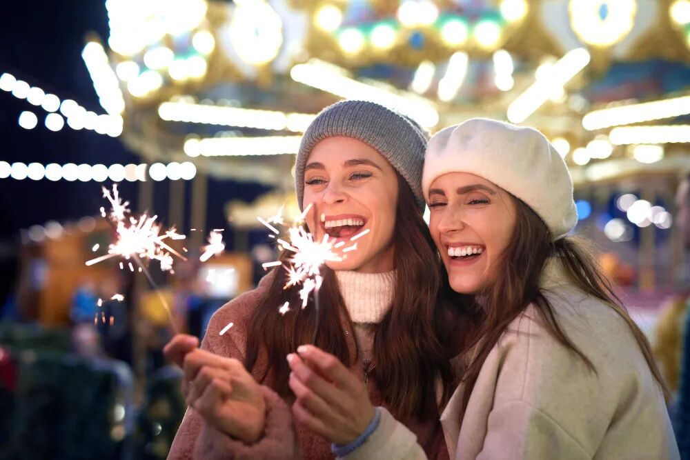 best-friends-with-sparklers-christmas-market.jpg