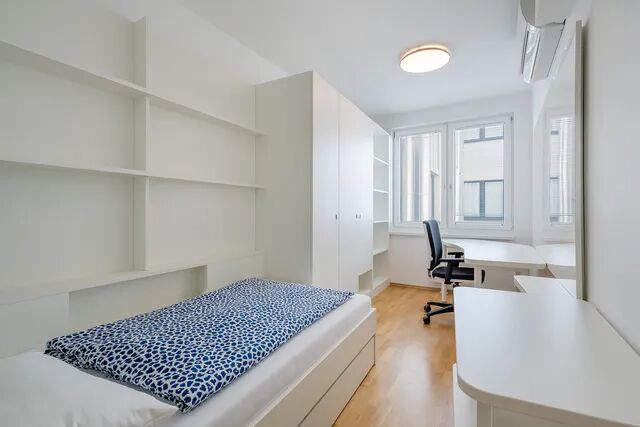 Community 4 (Single room for a female student in a 4 bedroom apartment)