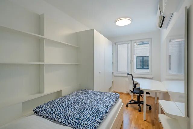 Community 2 (Single room in a 2 bedroom apartment)